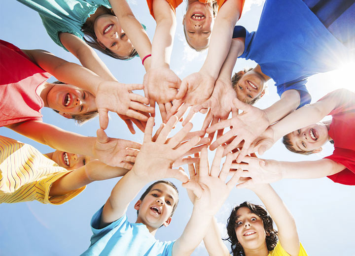 谈球吧体育官网入口地板 | 奥地利儿童节骑驴上街发礼物，还有这种操作？！